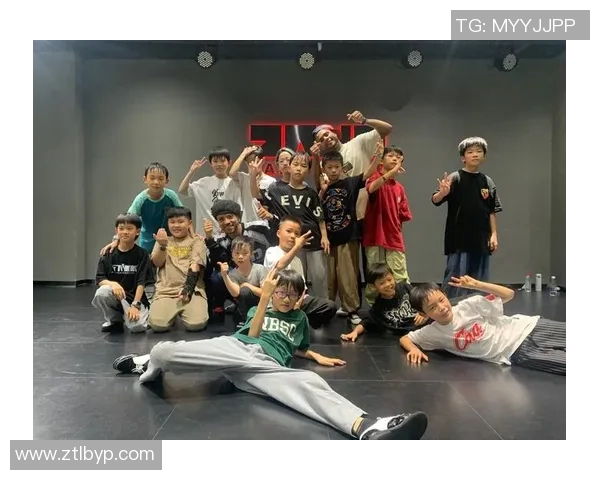 深圳街舞队的防反策略揭秘：深度解析街舞文化与团队协作的完美结合